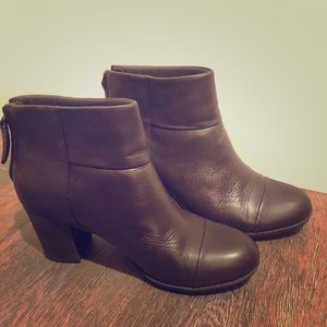Clarks Ankle Boots, Size 8.5 (Dark Brown)